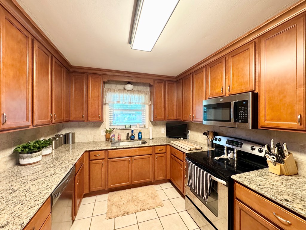 208 Robinhood Property Photo 7