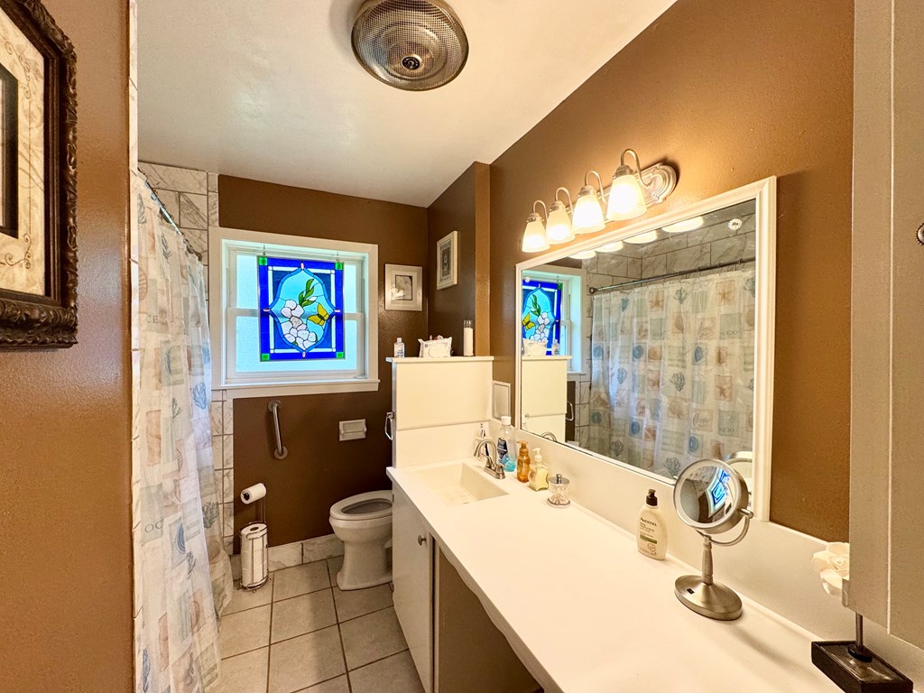 208 Robinhood Property Photo 9