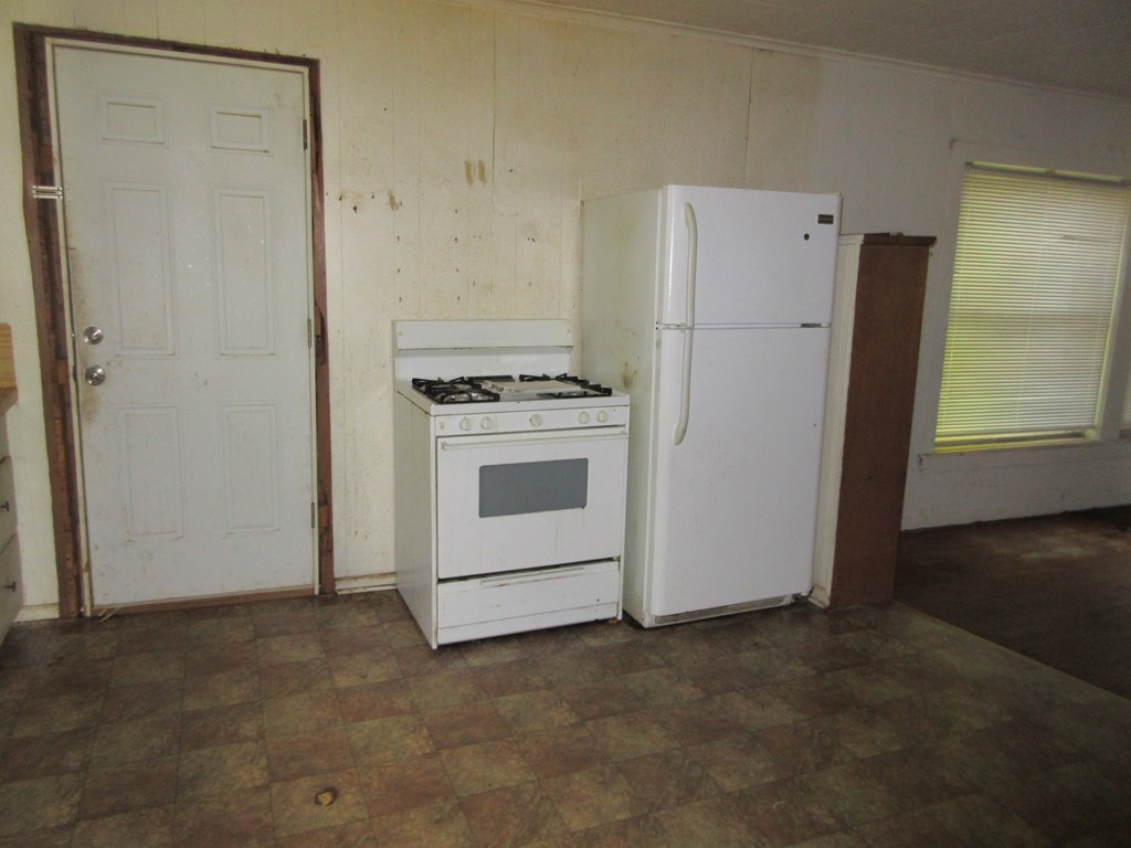 3302 Center Road Property Photo 3
