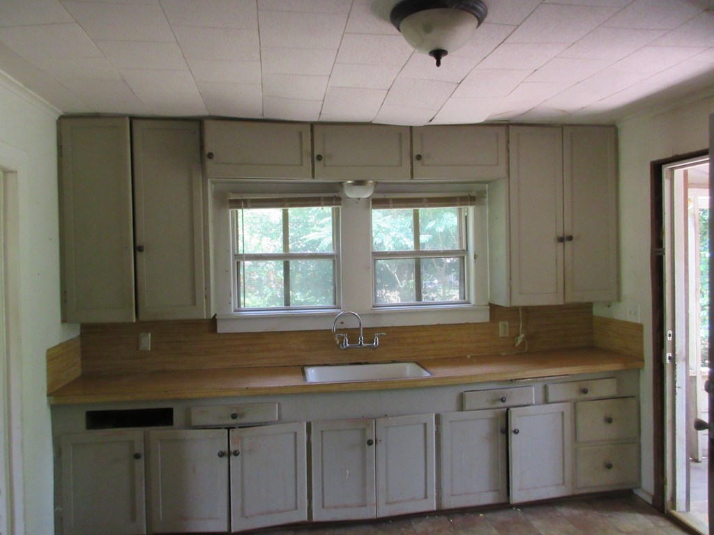 3302 Center Road Property Photo 4