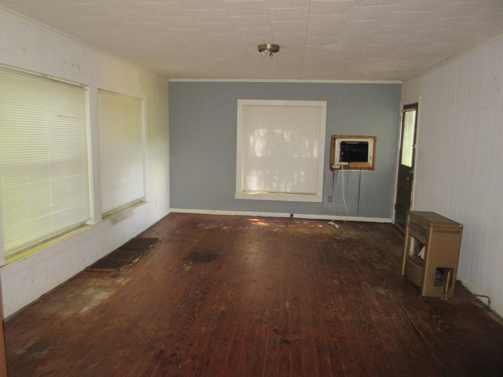 3302 Center Road Property Photo 5