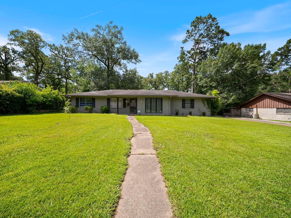 402 Englewood Drive Property Photo 1