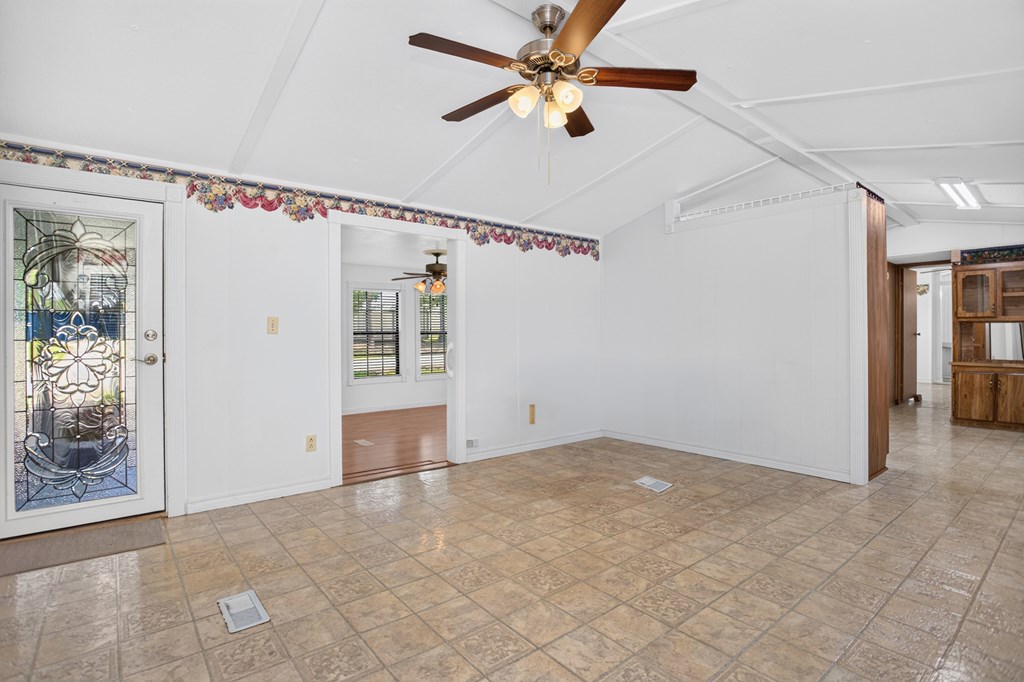1404 Rice Street Property Photo 5