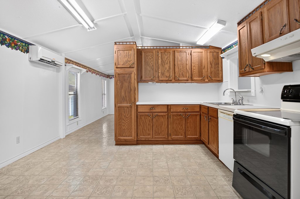 1404 Rice Street Property Photo 6