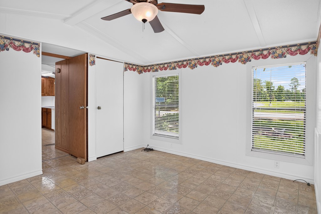 1404 Rice Street Property Photo 9