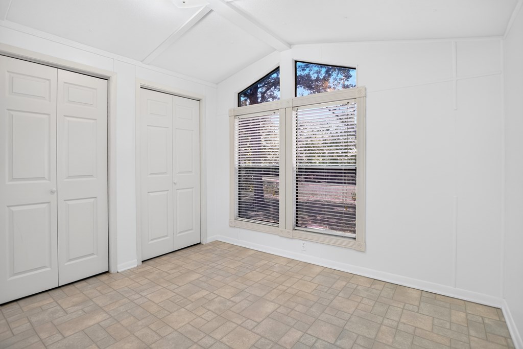 1404 Rice Street Property Photo 18