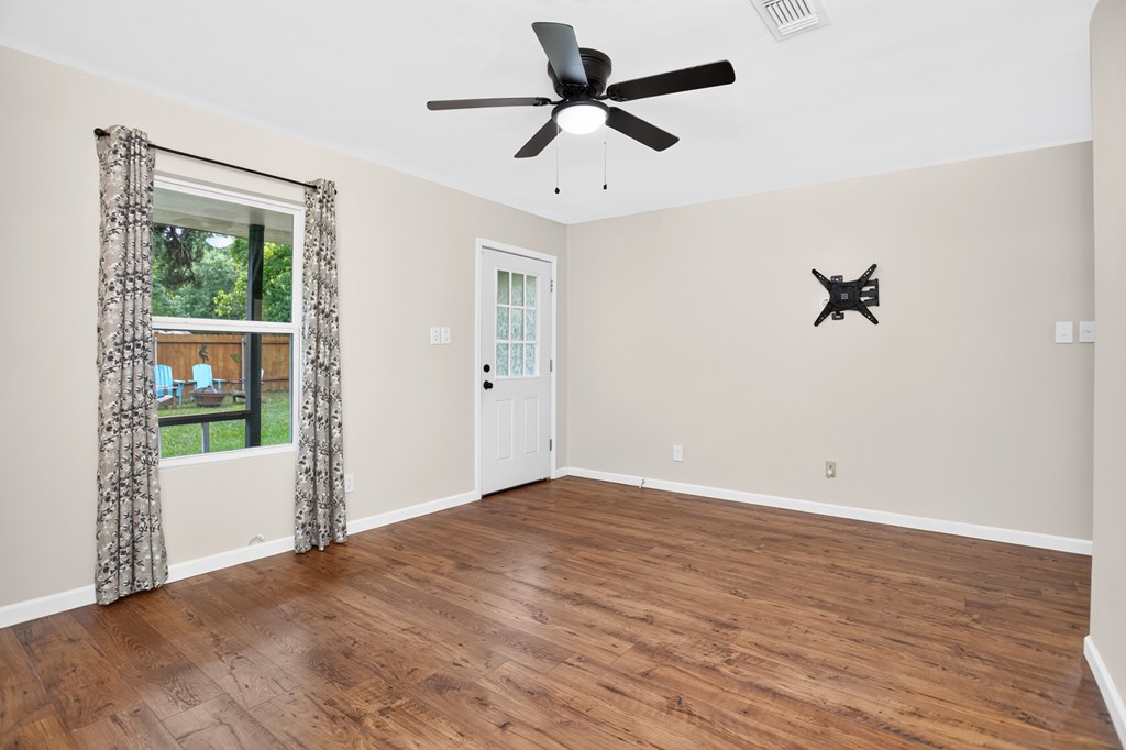 372 Miles Road Property Photo 4