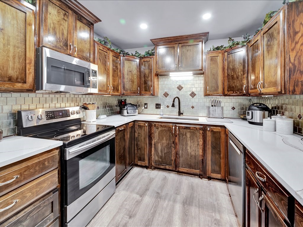 343 Cedaridge Property Photo 14