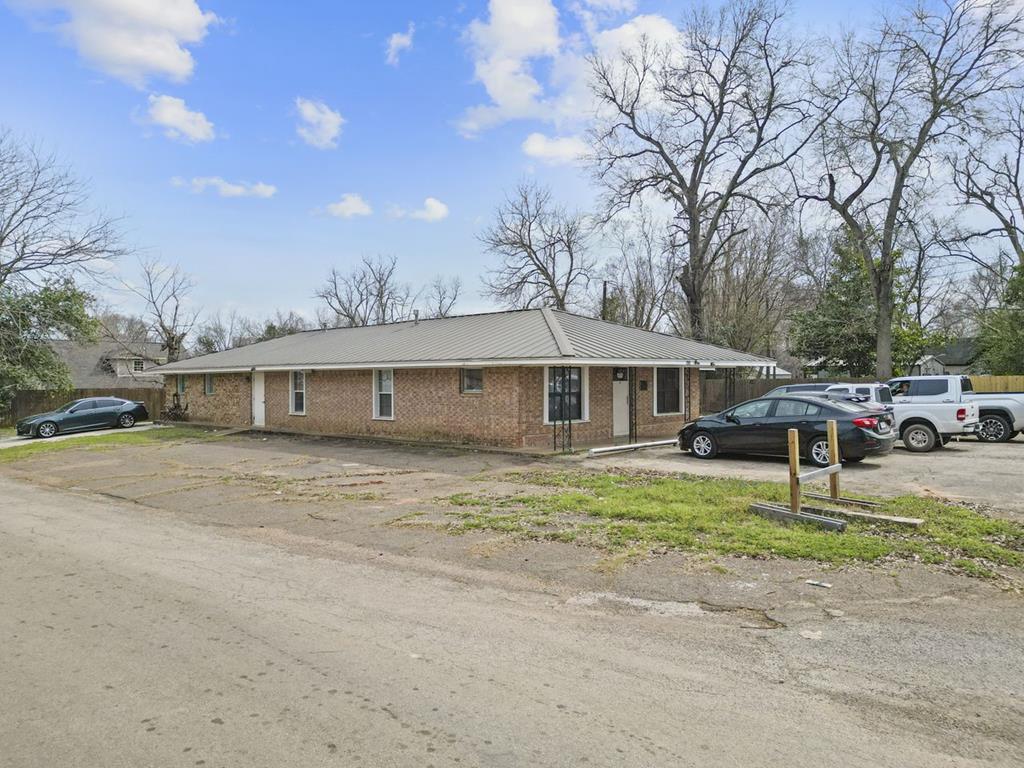 300 Cedar Property Photo 1