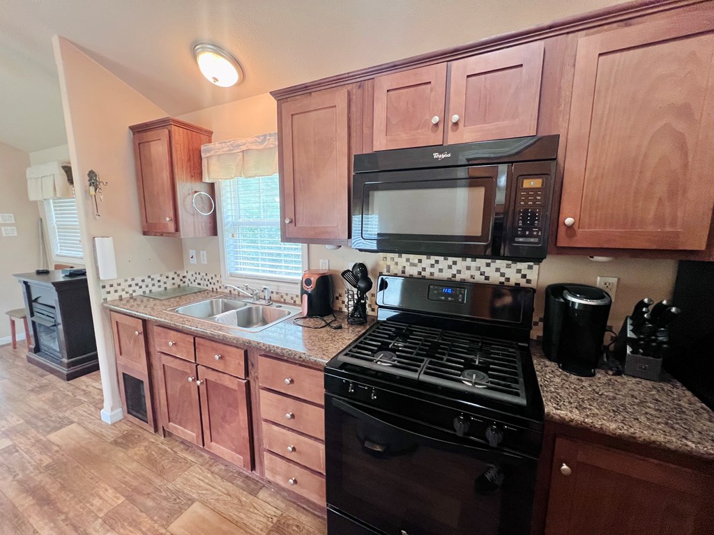 430 Pine Cone Lane Property Photo 8