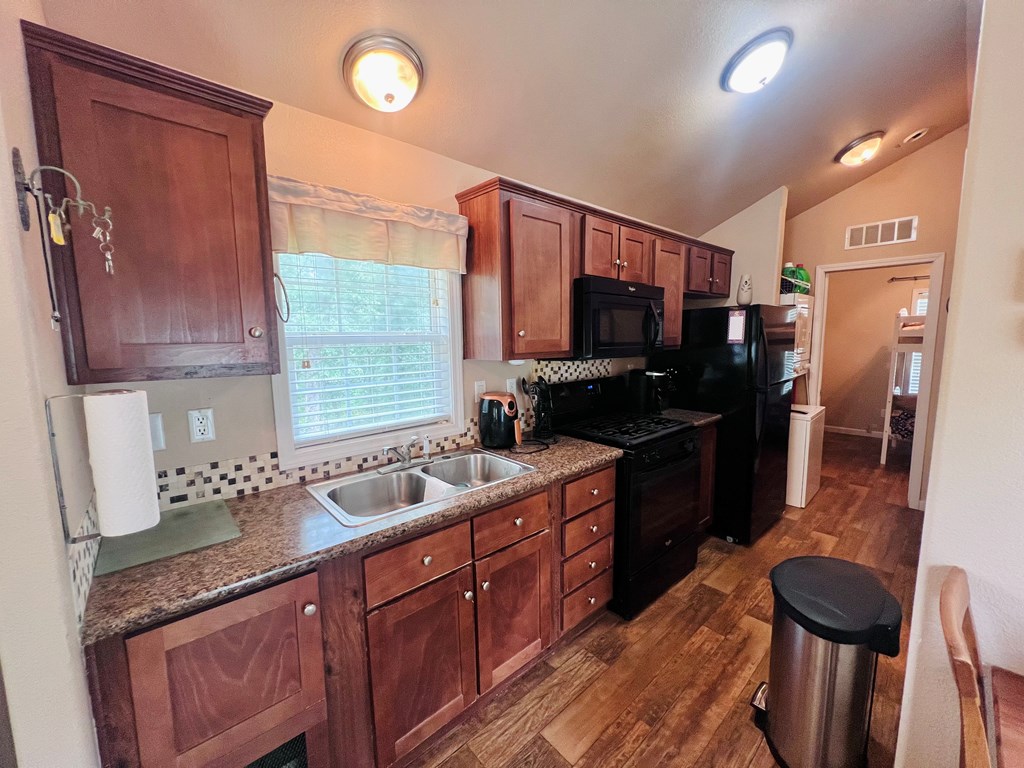 430 Pine Cone Lane Property Photo 9