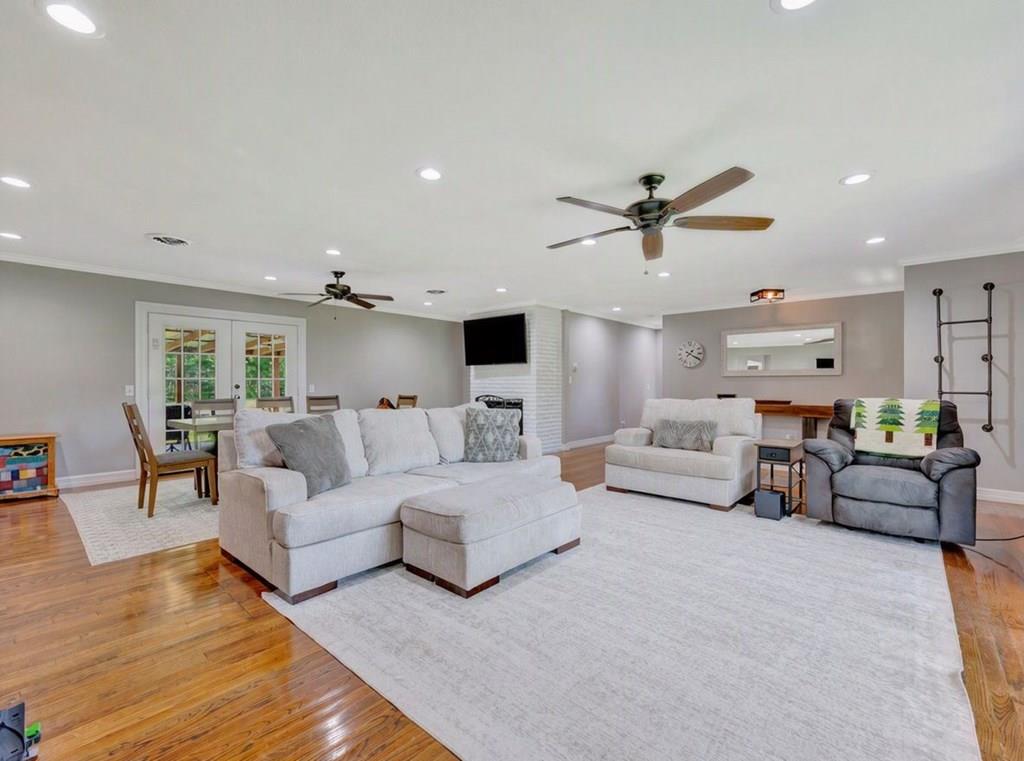 908 Wildbriar Drive Property Photo 1