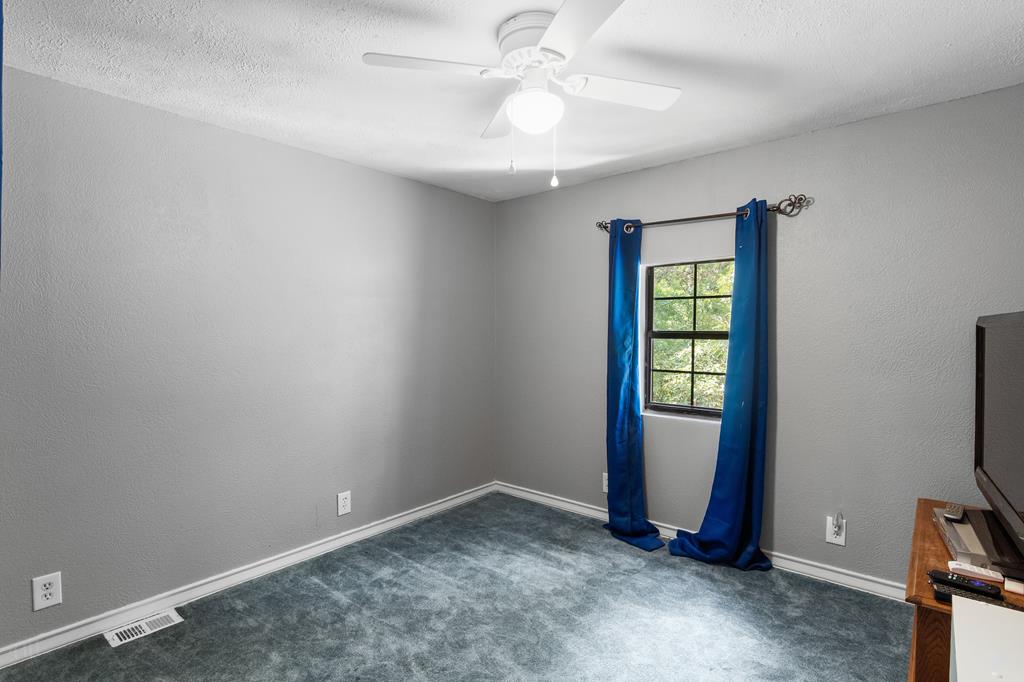 279 Angler Loop Property Photo 39