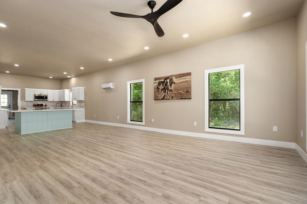 448 Commerce Property Photo 4