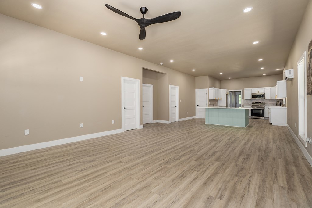 448 Commerce Property Photo 5