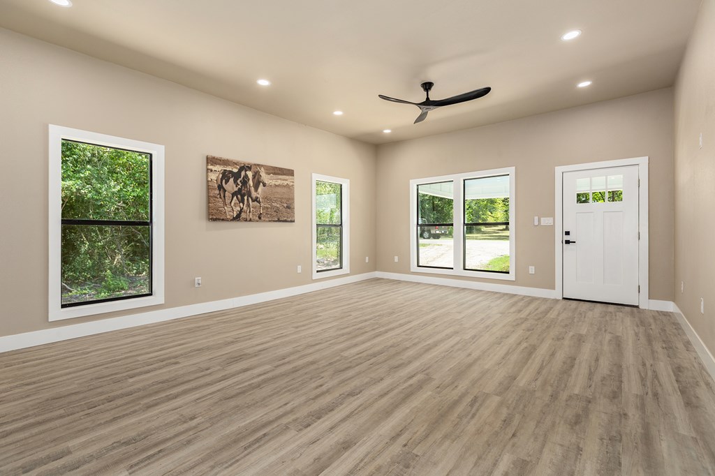 448 Commerce Property Photo 6