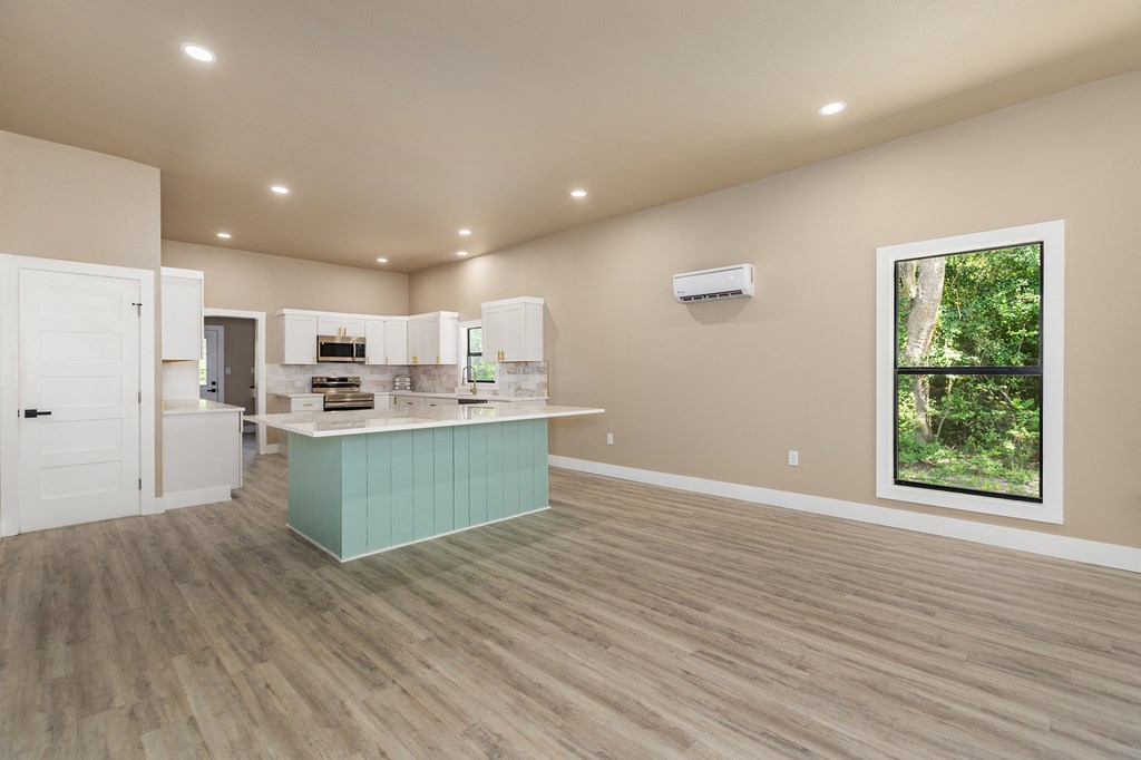 448 Commerce Property Photo 8
