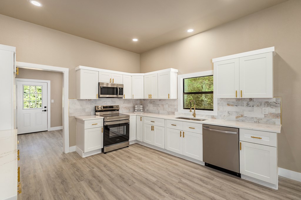 448 Commerce Property Photo 10