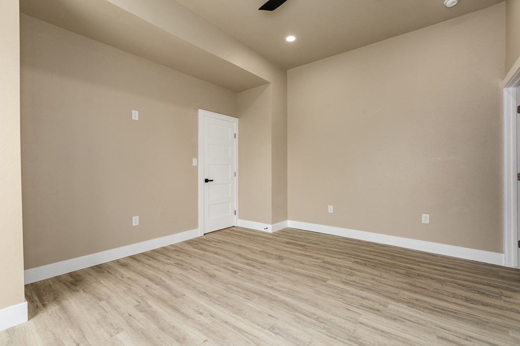 448 Commerce Property Photo 14