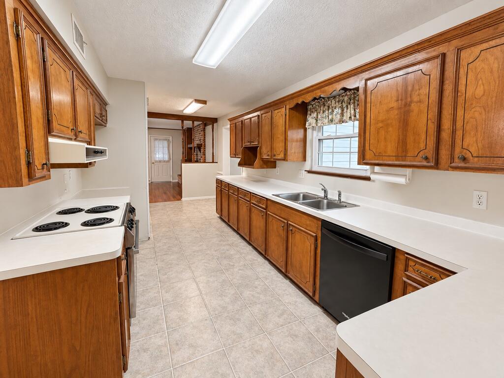 1307 Edgewood Circle Property Photo 6