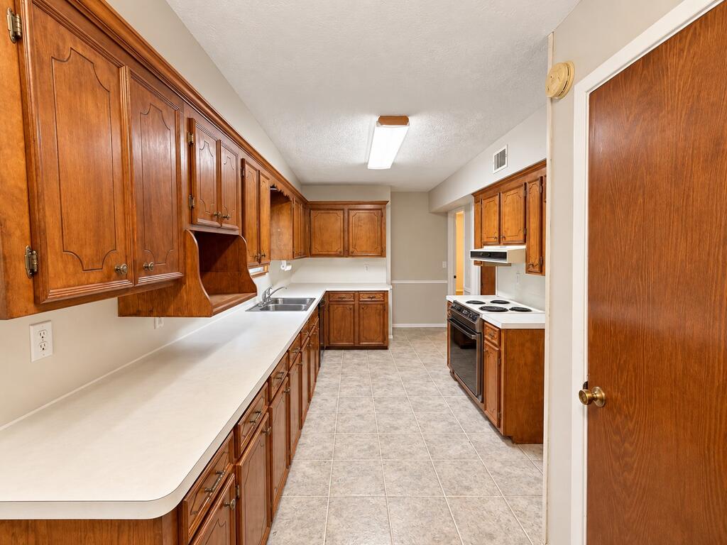 1307 Edgewood Circle Property Photo 7