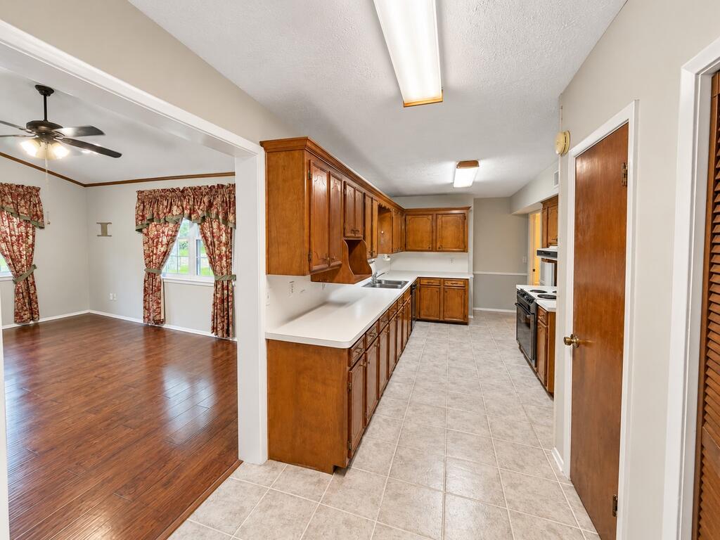 1307 Edgewood Circle Property Photo 8