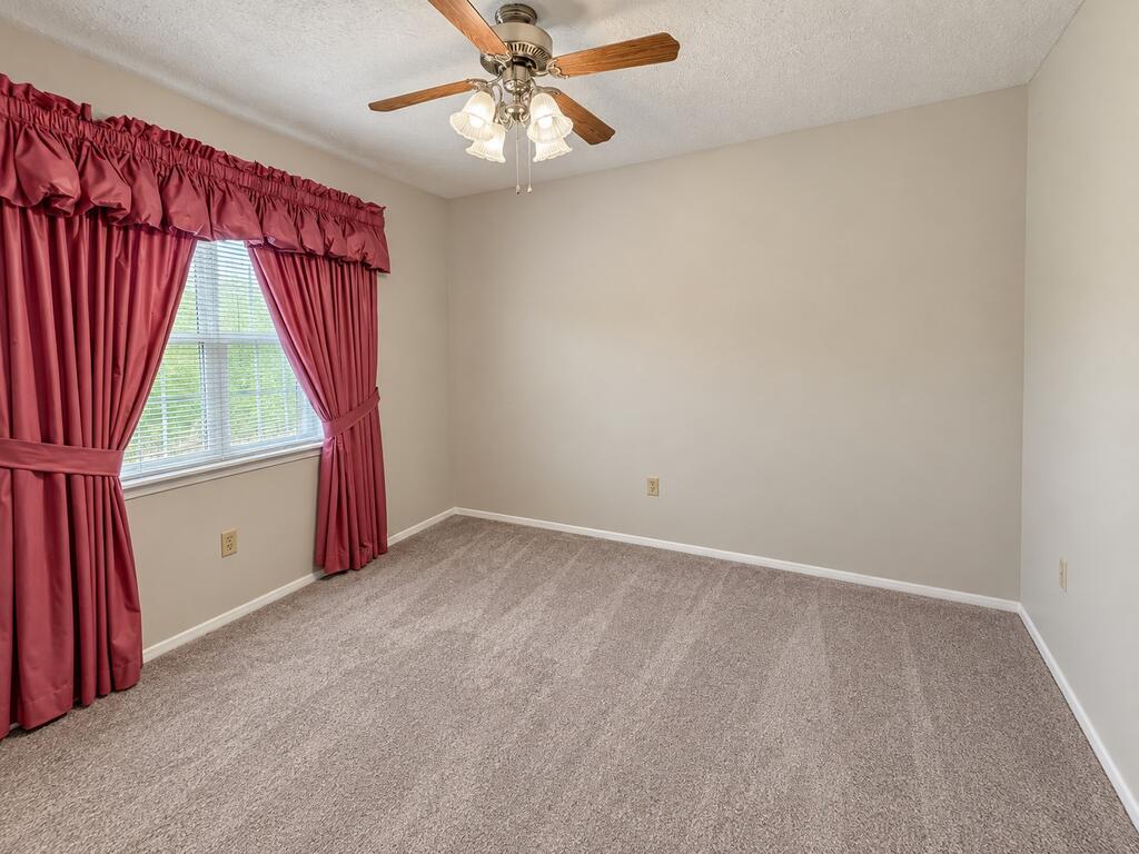 1307 Edgewood Circle Property Photo 22