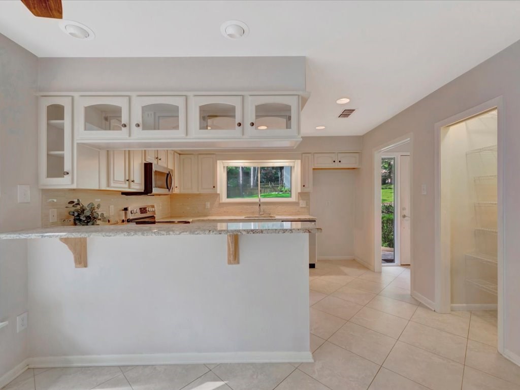 1100 Chestnut Property Photo 8