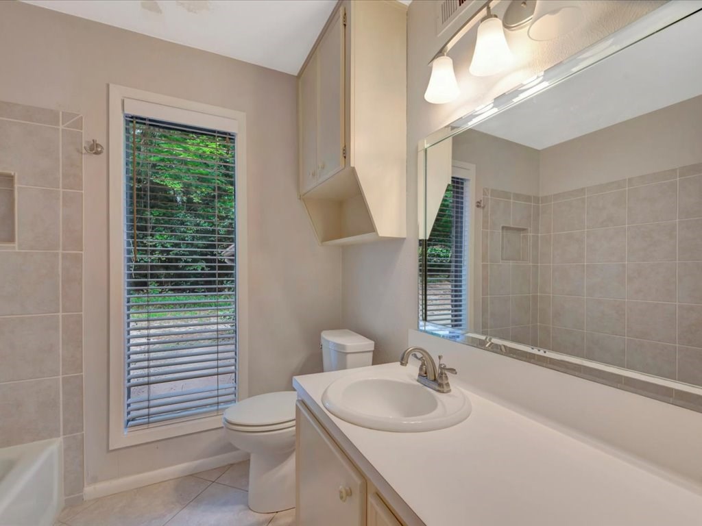 1100 Chestnut Property Photo 17