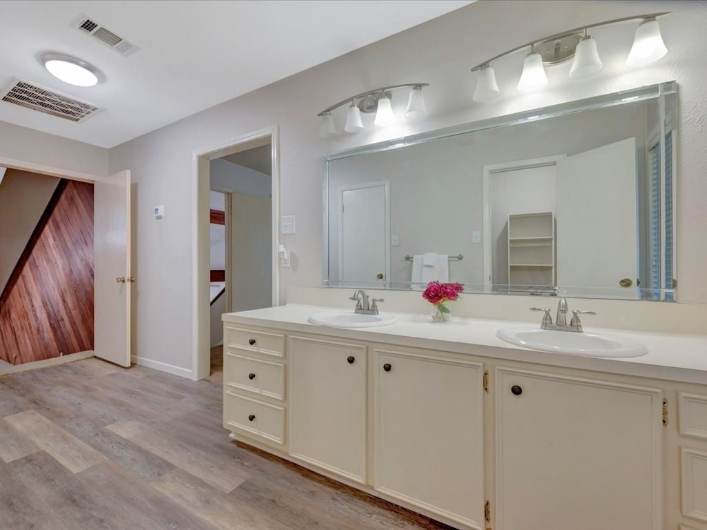 1100 Chestnut Property Photo 26