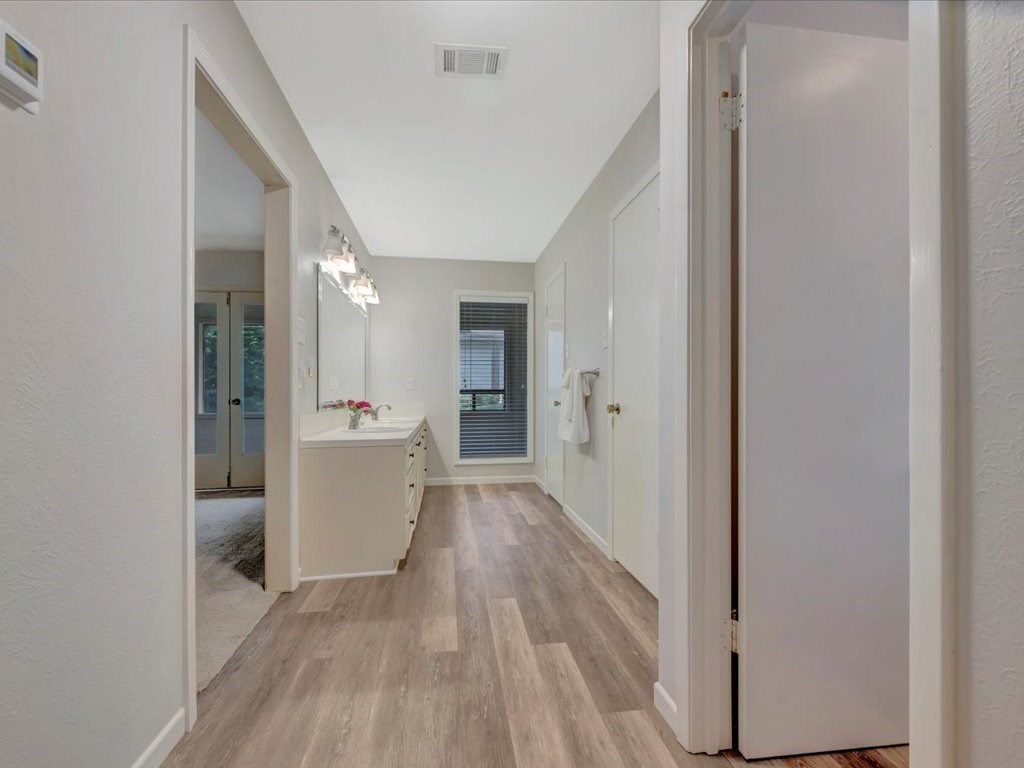 1100 Chestnut Property Photo 27