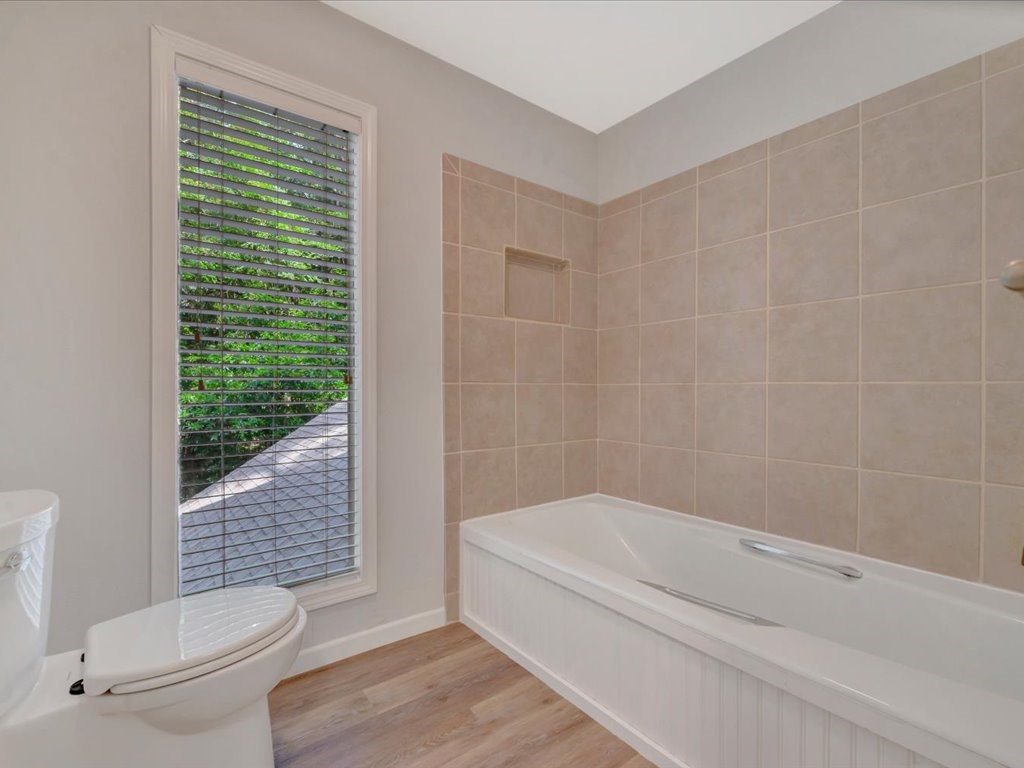 1100 Chestnut Property Photo 28
