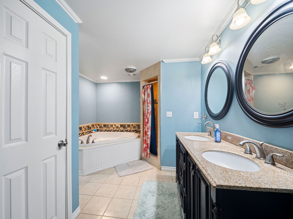709 Pinetree Lane Property Photo 13