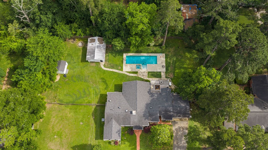 709 Pinetree Lane Property Photo 23