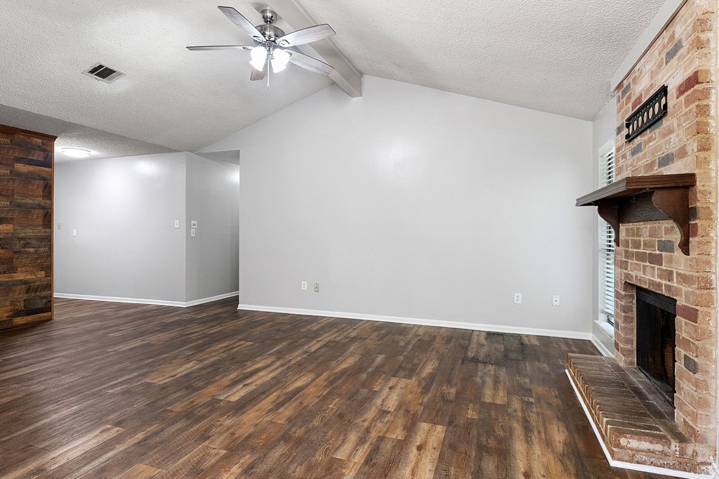 402 Forest Creek Drive Property Photo 6