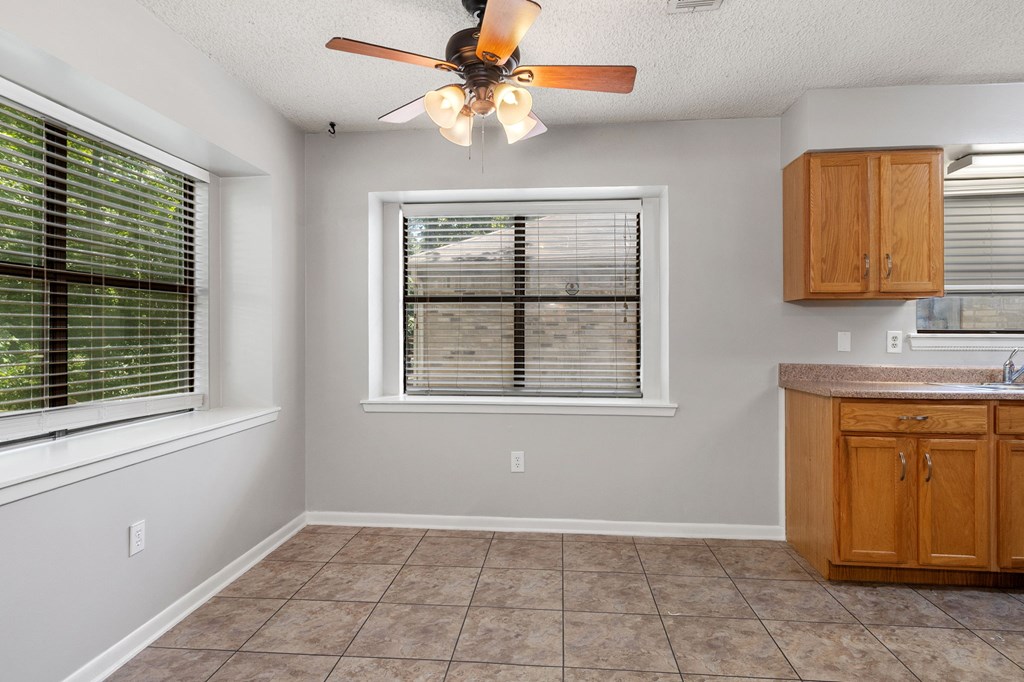 402 Forest Creek Drive Property Photo 8
