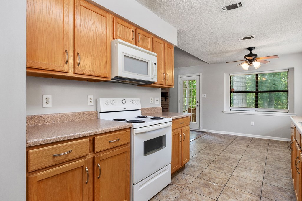 402 Forest Creek Drive Property Photo 10