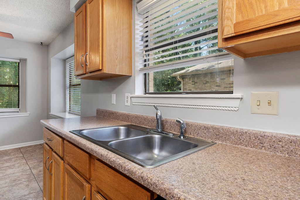 402 Forest Creek Drive Property Photo 11