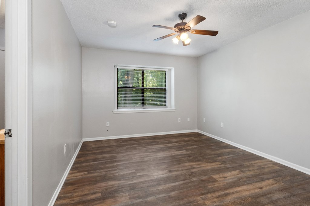 402 Forest Creek Drive Property Photo 14
