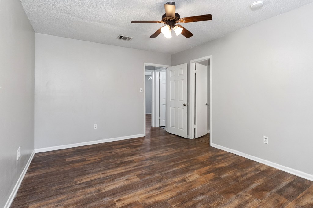 402 Forest Creek Drive Property Photo 15