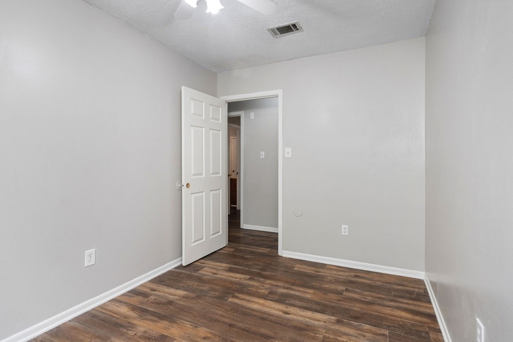 402 Forest Creek Drive Property Photo 20