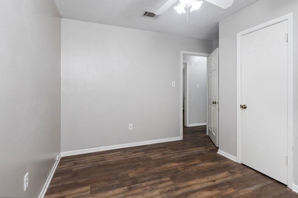 402 Forest Creek Drive Property Photo 23