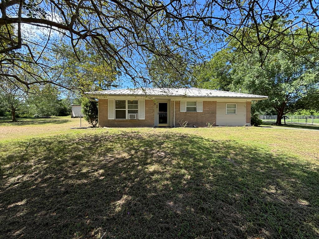 422 Old Railroad St Property Photo 1