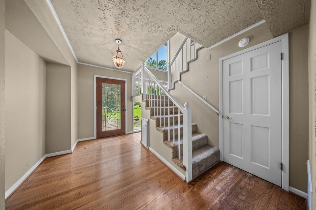 1027 Creek Bend Drive Property Photo 2