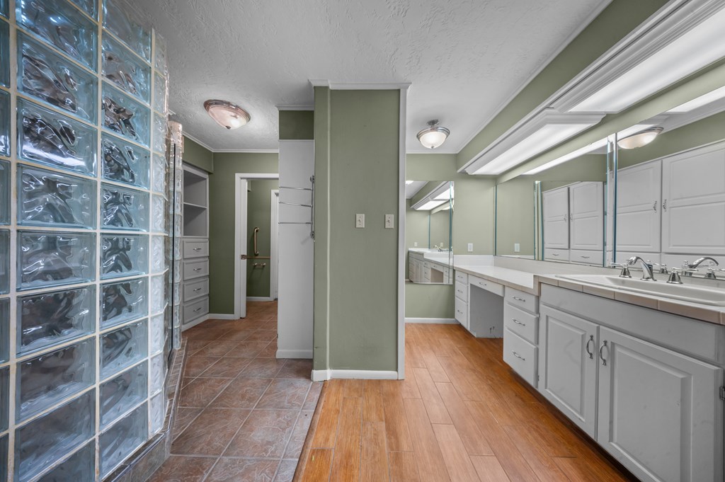 1027 Creek Bend Drive Property Photo 16