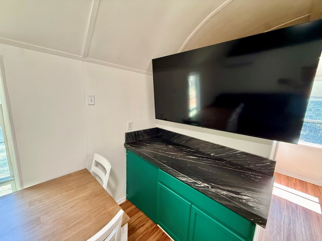 425 Monument Drive Property Photo 10