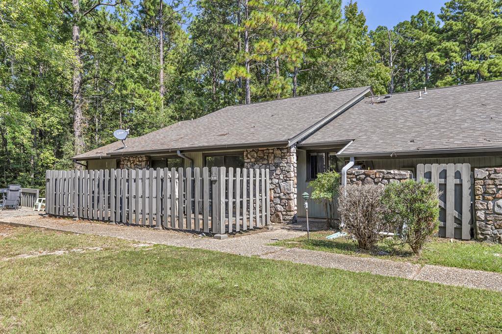 530 Club Walk Villa Property Photo 1