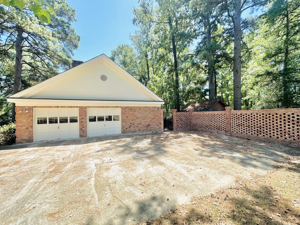 621 Malone Rd Property Photo 2