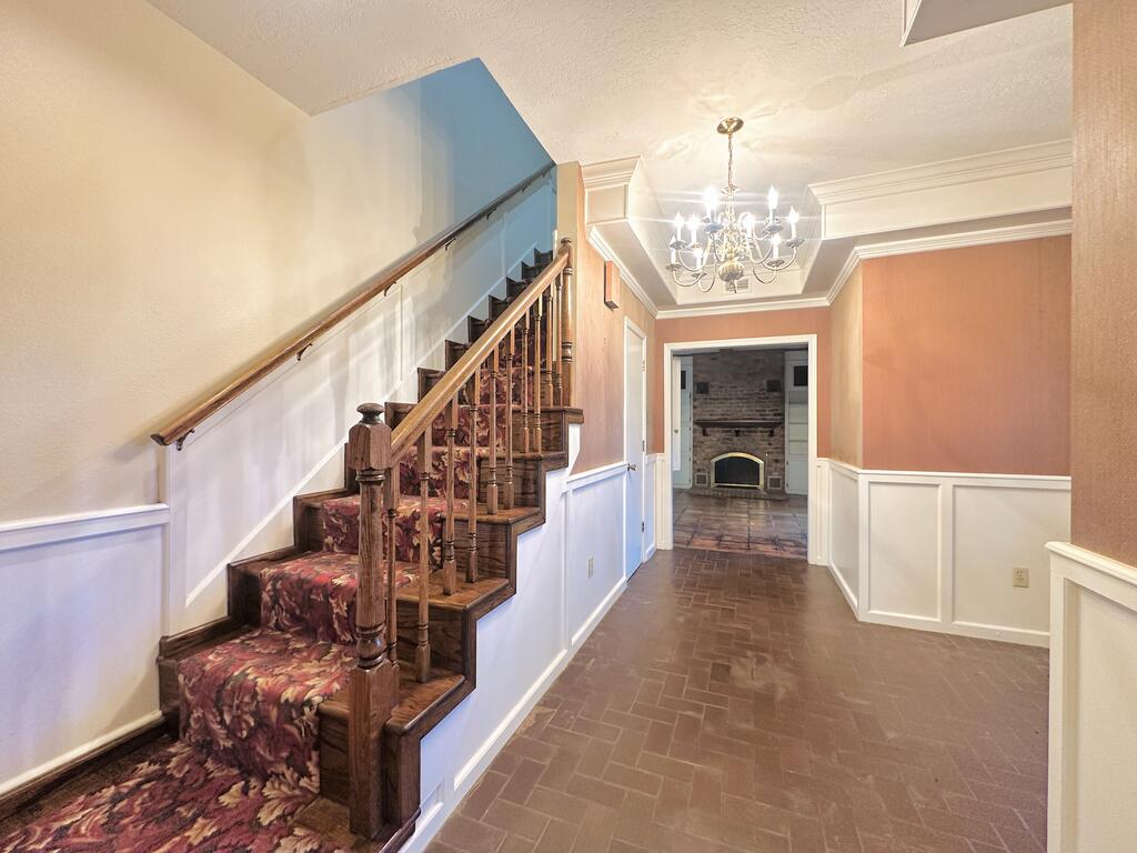 621 Malone Rd Property Photo 4