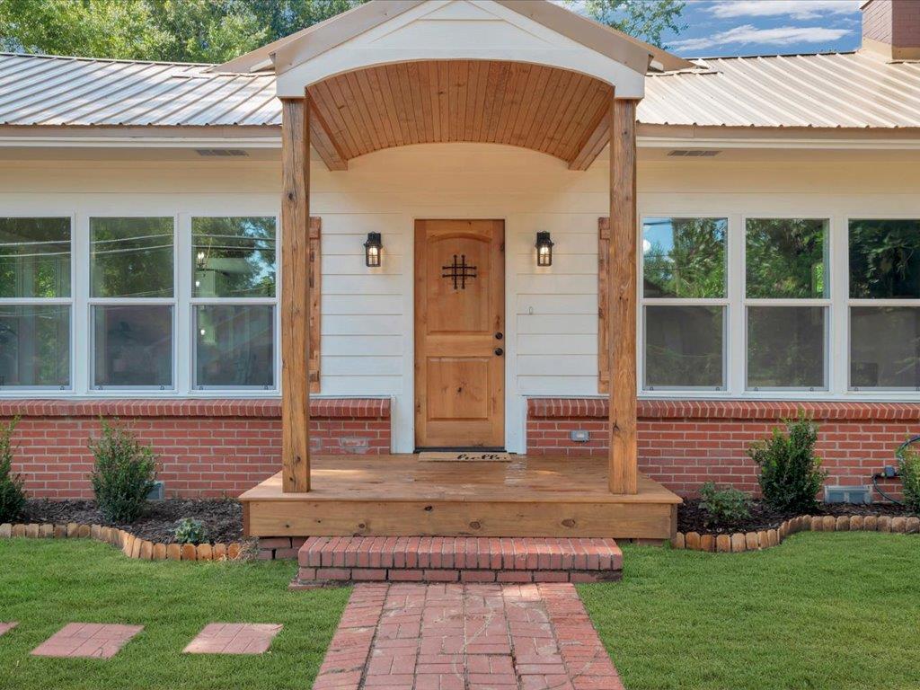 1116 Durst Property Photo 1